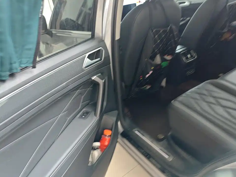 Volkswagen Tiguan L L 2022 330TSI AT R-Line
