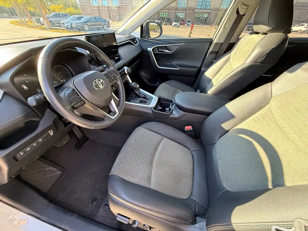 Toyota RAV4 — миниатюра 4