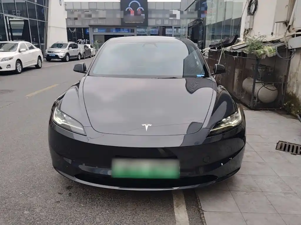 Tesla Model 3 — миниатюра 3