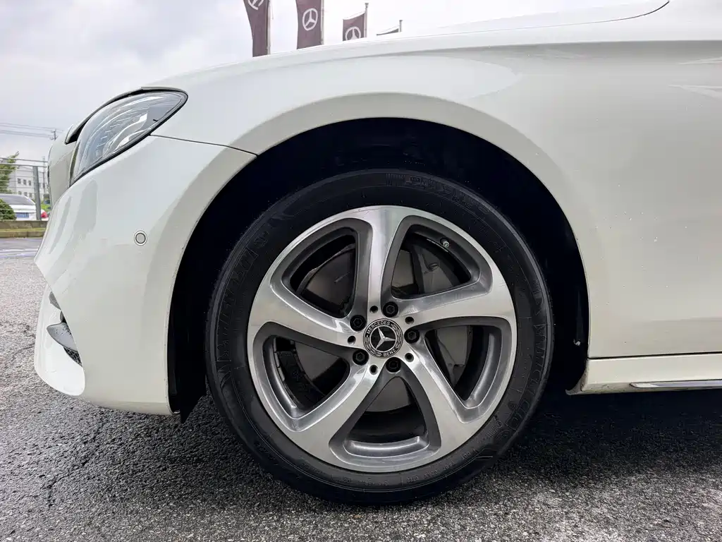 Mercedes-Benz E-Class — миниатюра 5