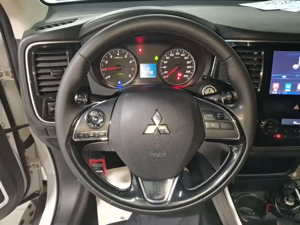 Mitsubishi Outlander — миниатюра 11