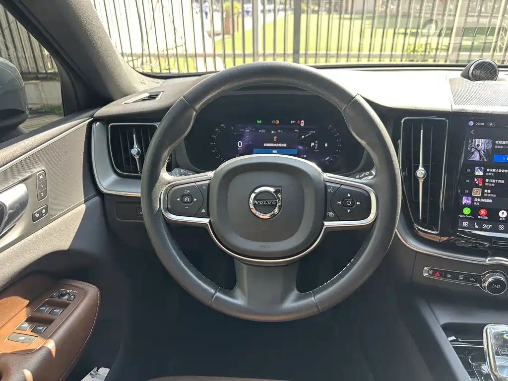 Volvo XC60 2023 — фото 10