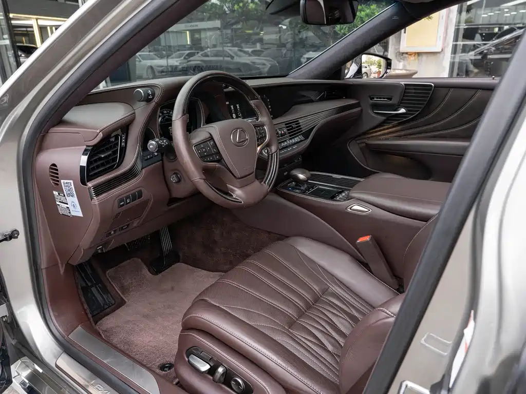 Lexus LS 2018 500h Luxury V