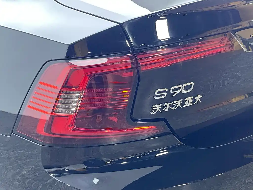Volvo S90 PHEV — миниатюра 11