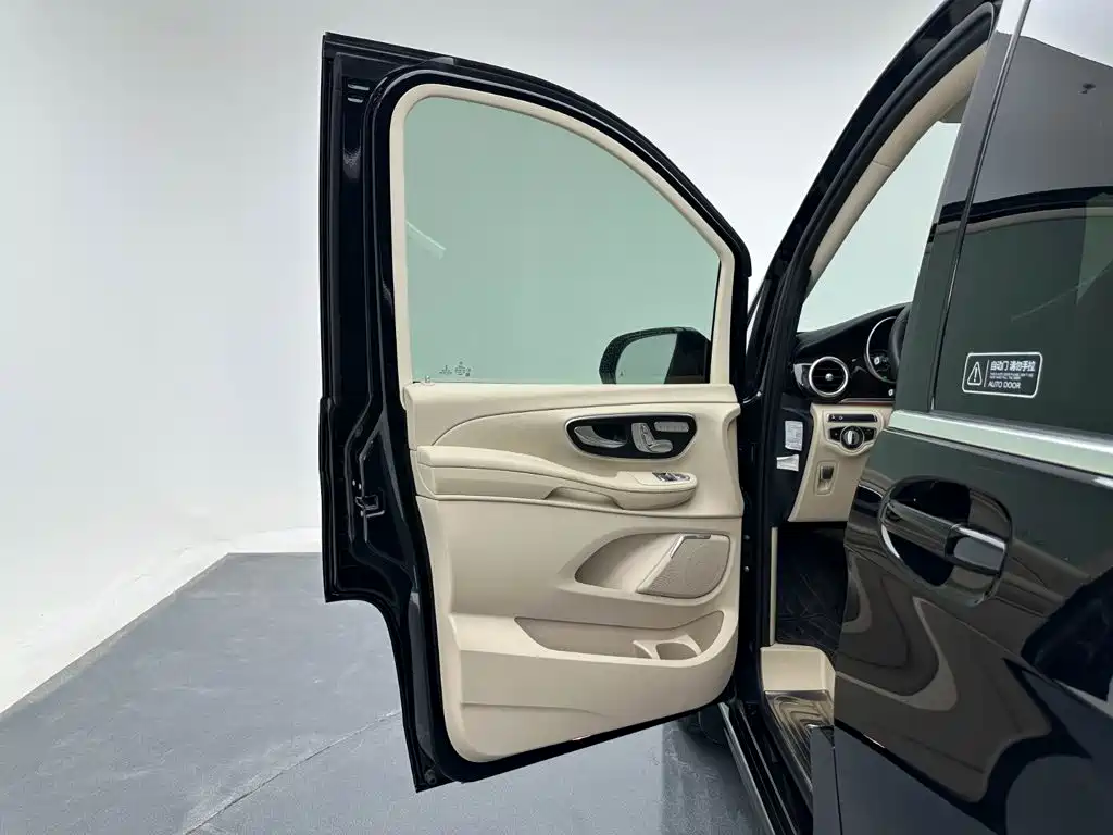 Mercedes-Benz V-Class — миниатюра 11