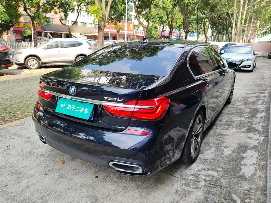 BMW 7 Series — миниатюра 7