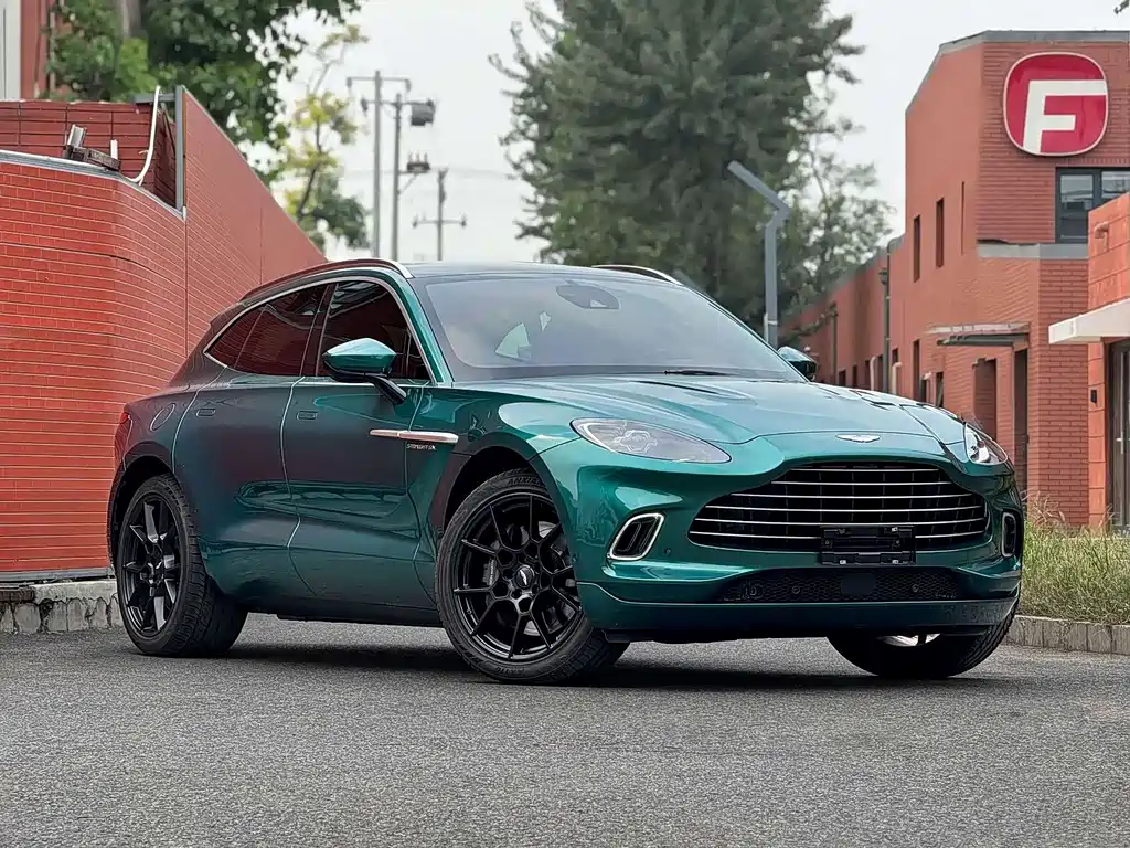 Aston Martin DBX 2022 — фото 3