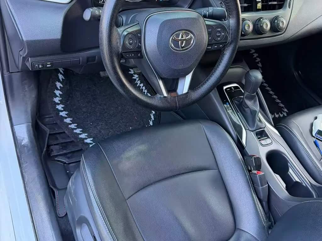 Toyota Corolla 1.5 л 2022 г. Белый, пробег 38000 км
