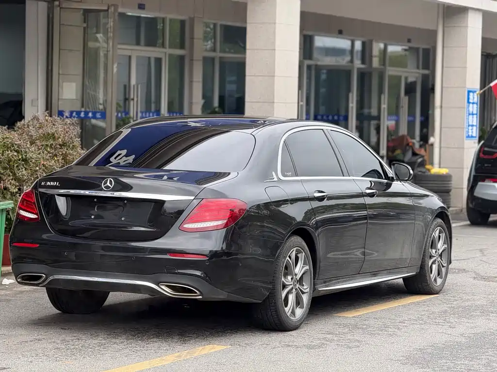 MERCEDES-BENZ E CLASS