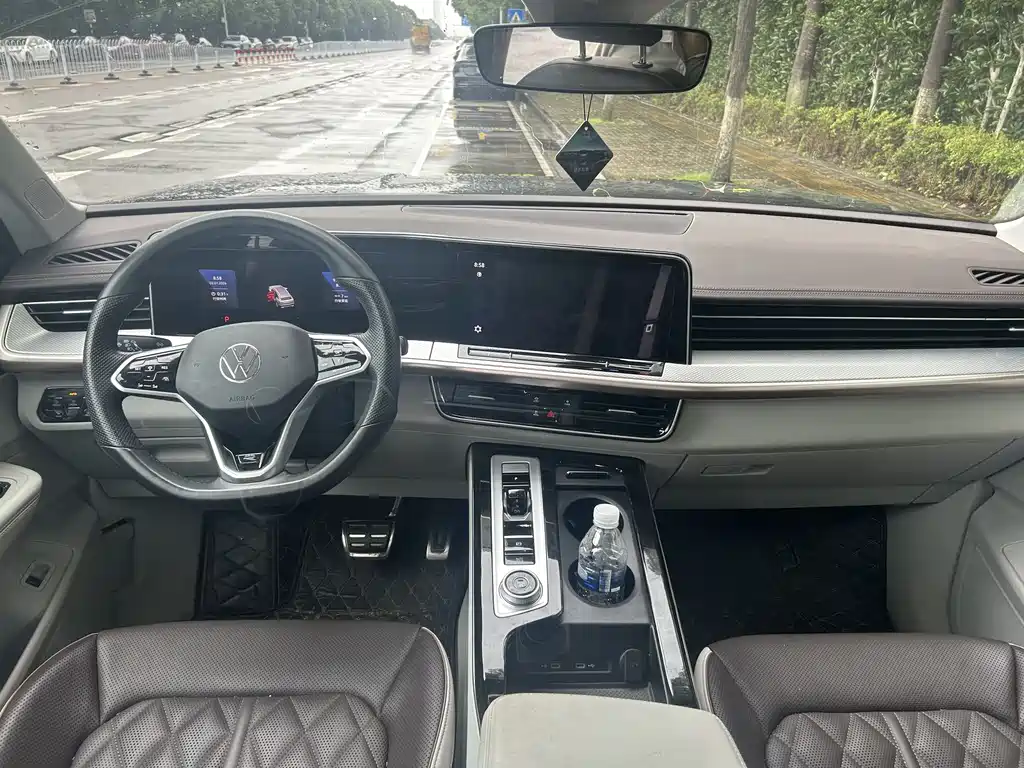 Volkswagen Tavendor 2023 380TSI R-Line