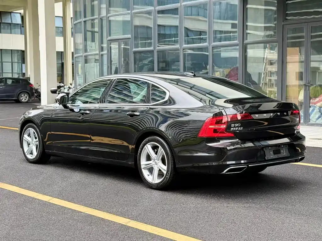 Volvo S90 — миниатюра 9