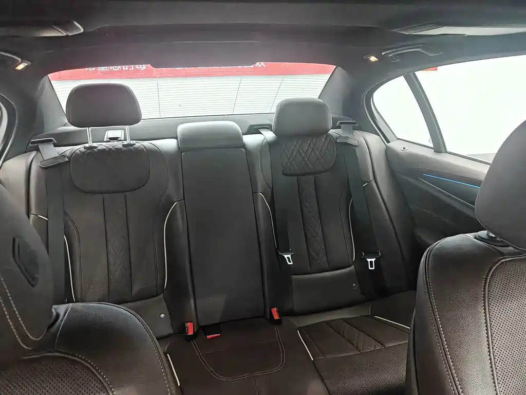 BMW 5 Series New Energy — миниатюра 9