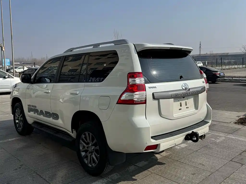 TOYOTA PRADO