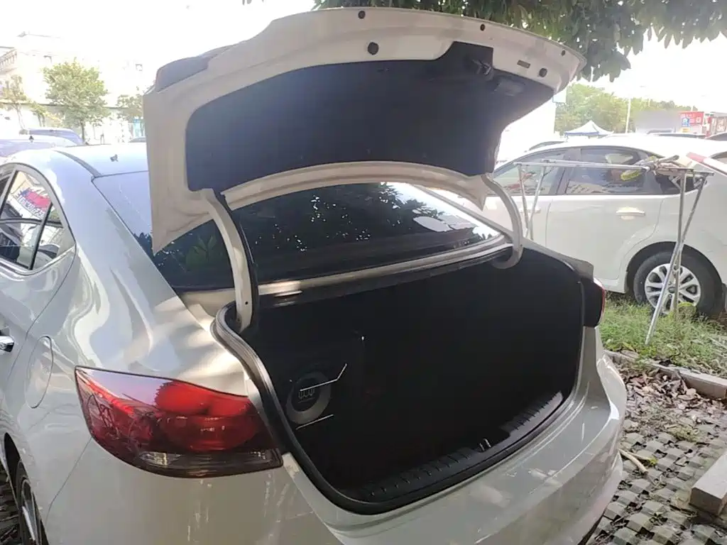 Hyundai Elantra — миниатюра 19