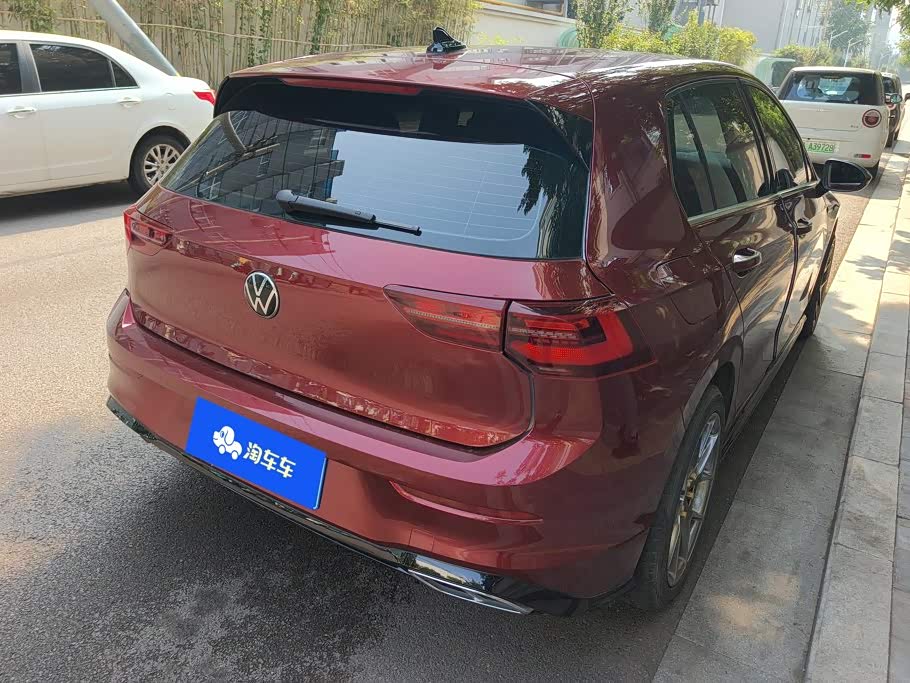 Volkswagen Golf 1.4 л 2024 г. красный/фиолетовый, пробег 39600 км