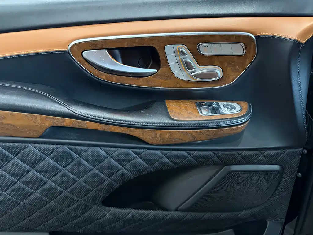 Mercedes-Benz V-Class — миниатюра 6
