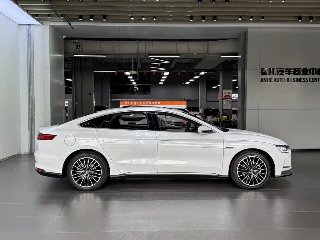 BYD Han — миниатюра 7