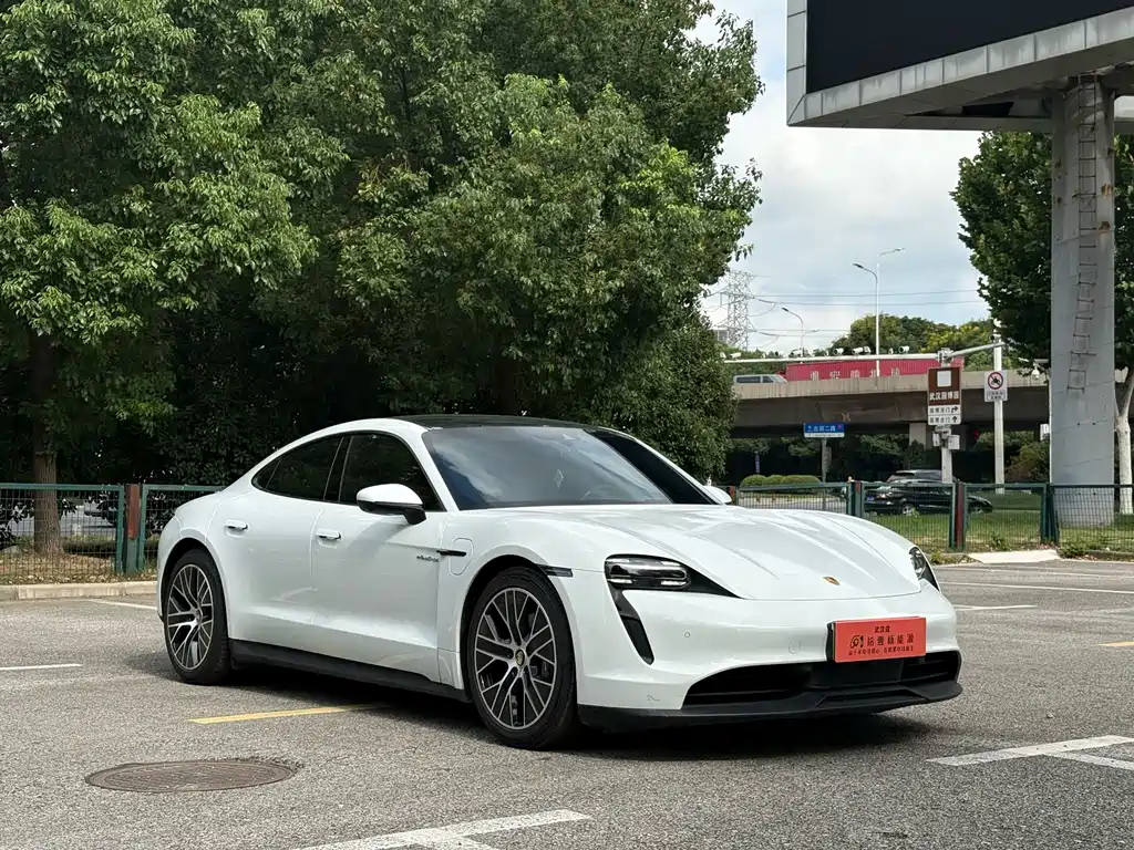 Porsche Taycan — миниатюра 3
