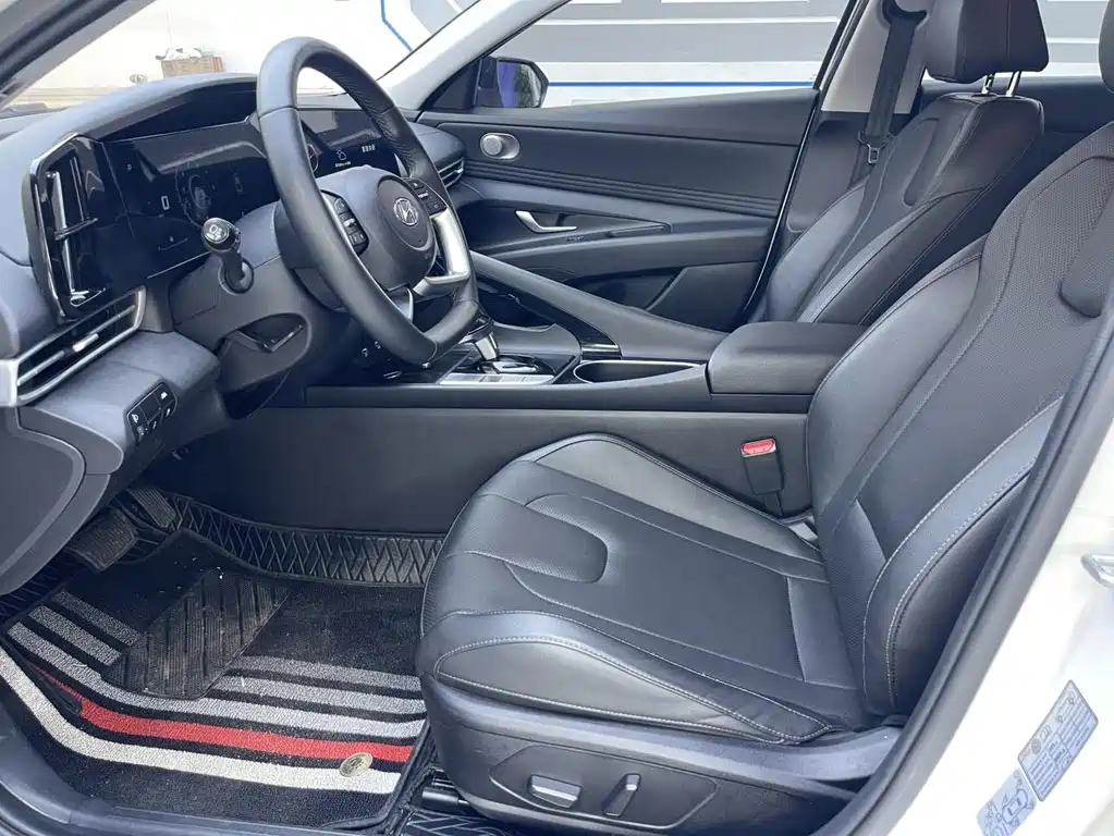 Hyundai Elantra — миниатюра 10