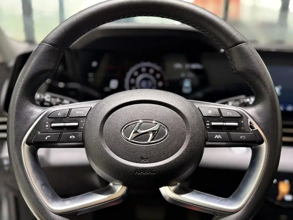 Hyundai Elantra 2022 1.5L CVT LUX Luxury