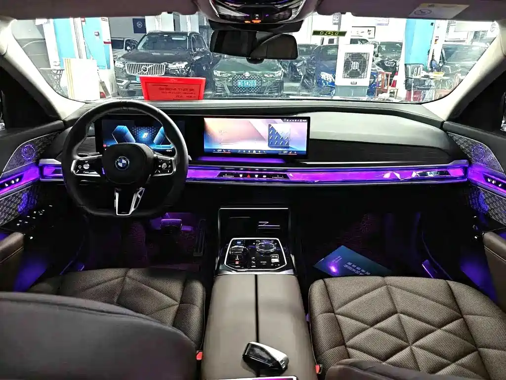 BMW i7 — миниатюра 4