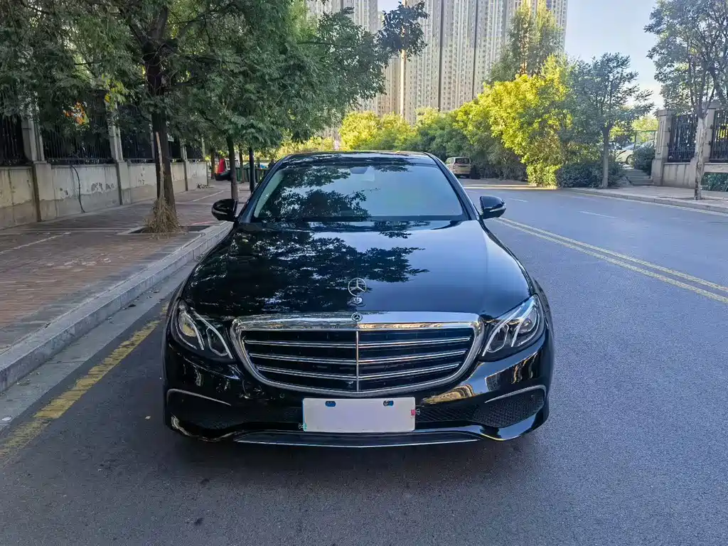 Mercedes-Benz E-Class — миниатюра 2