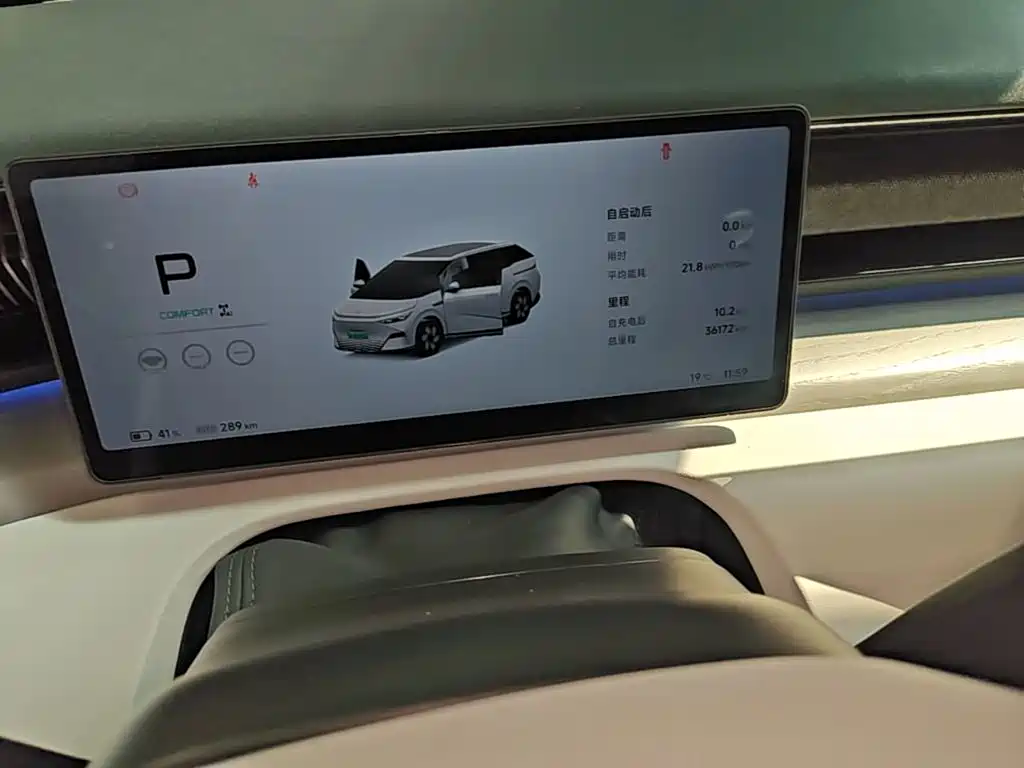 XPeng X9 — миниатюра 12