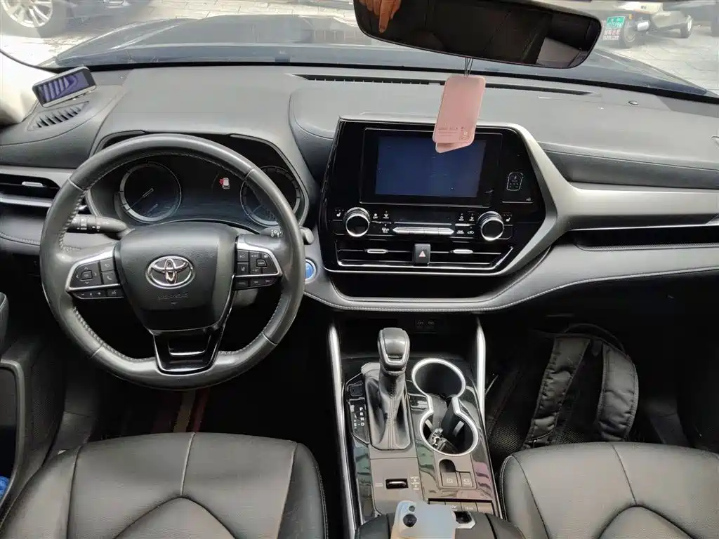 Toyota Highlander 2022 2.5L Luxury 7 мест