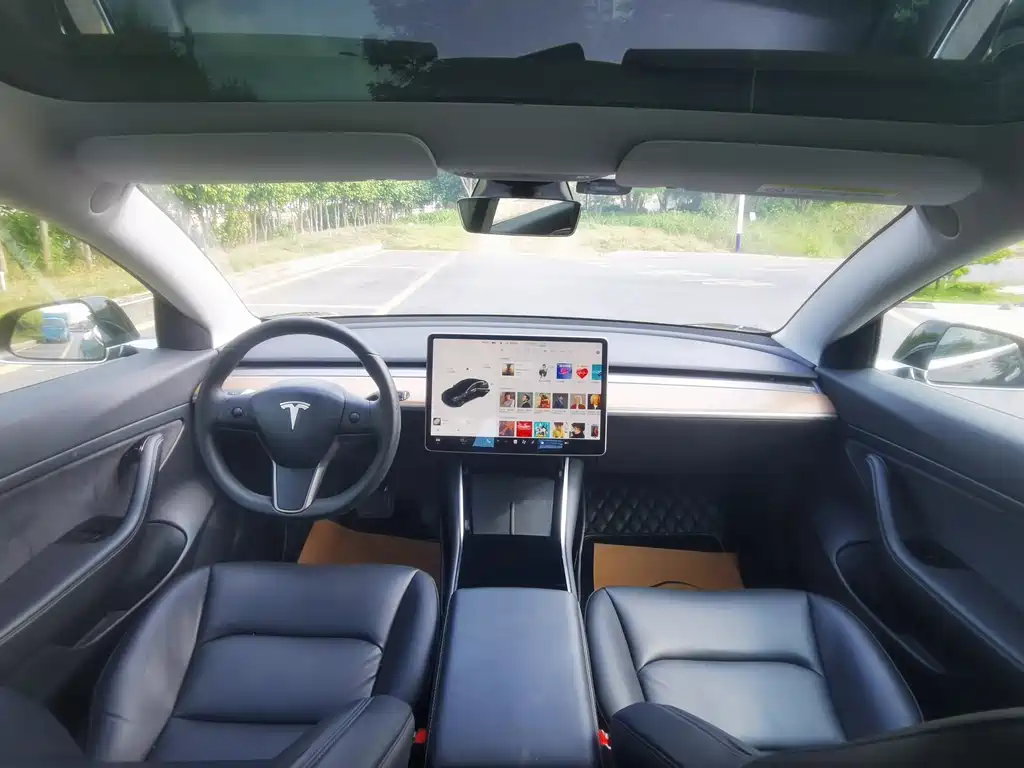 Tesla Model 3 — миниатюра 9
