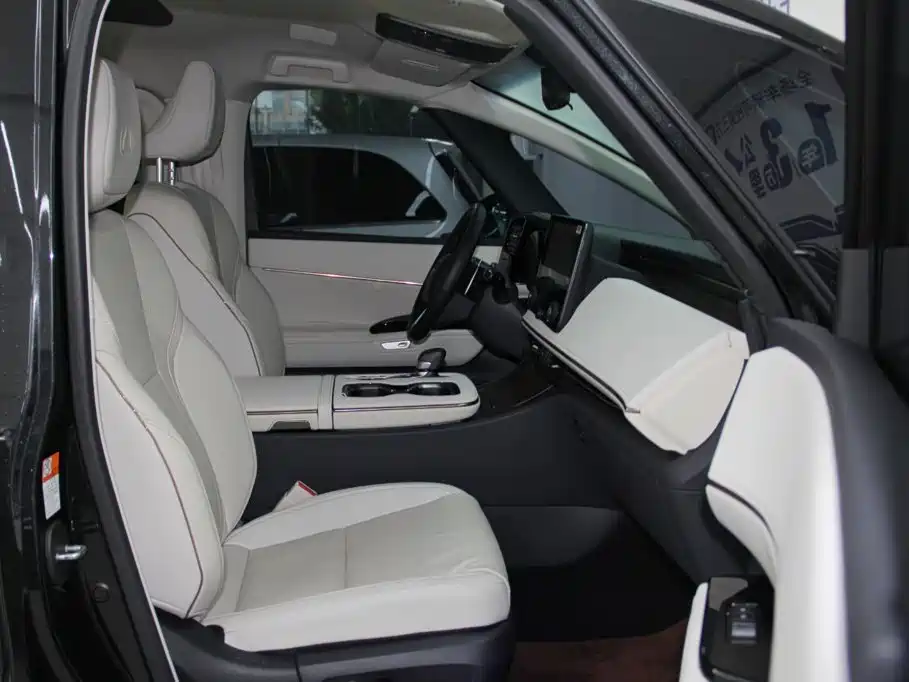 Lexus LM — миниатюра 10