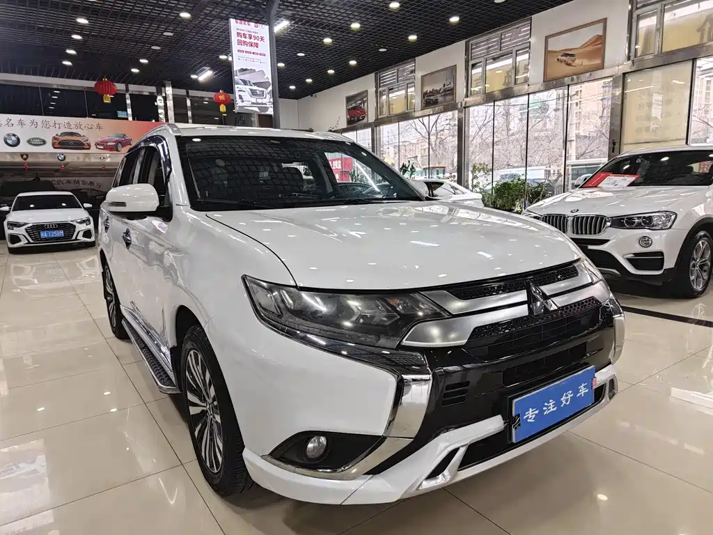 MITSUBISHI OUTLANDER