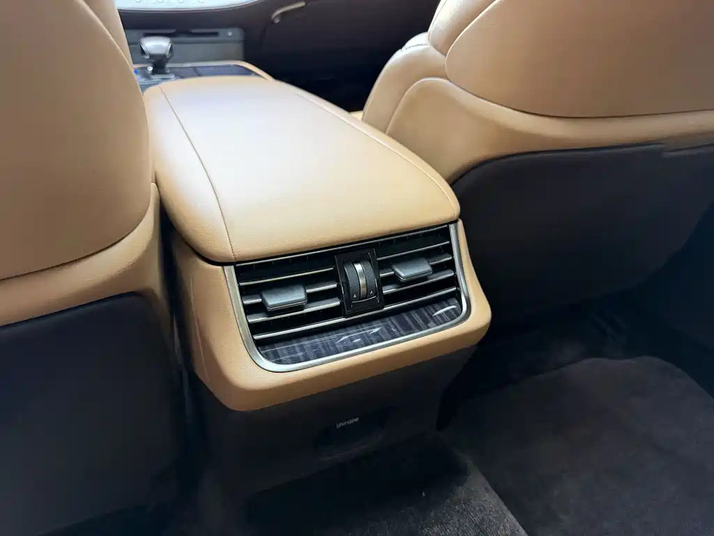 Lexus LS — миниатюра 25