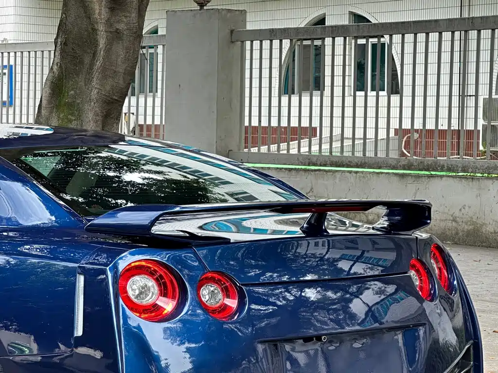 Nissan GT-R — миниатюра 15