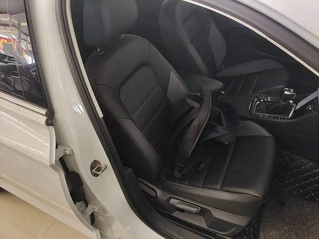 Volkswagen Sagitar — миниатюра 25