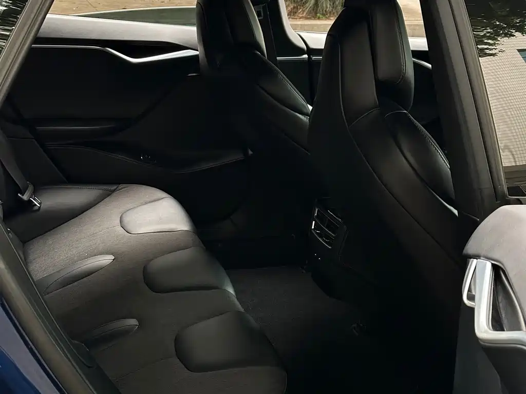Tesla Model S — миниатюра 9