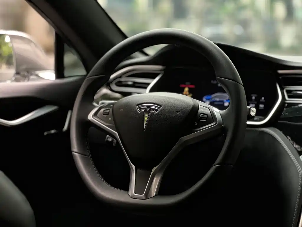 Tesla Model S — миниатюра 14