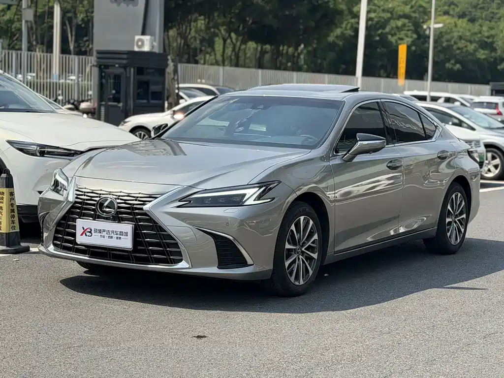 Lexus ES — миниатюра 6
