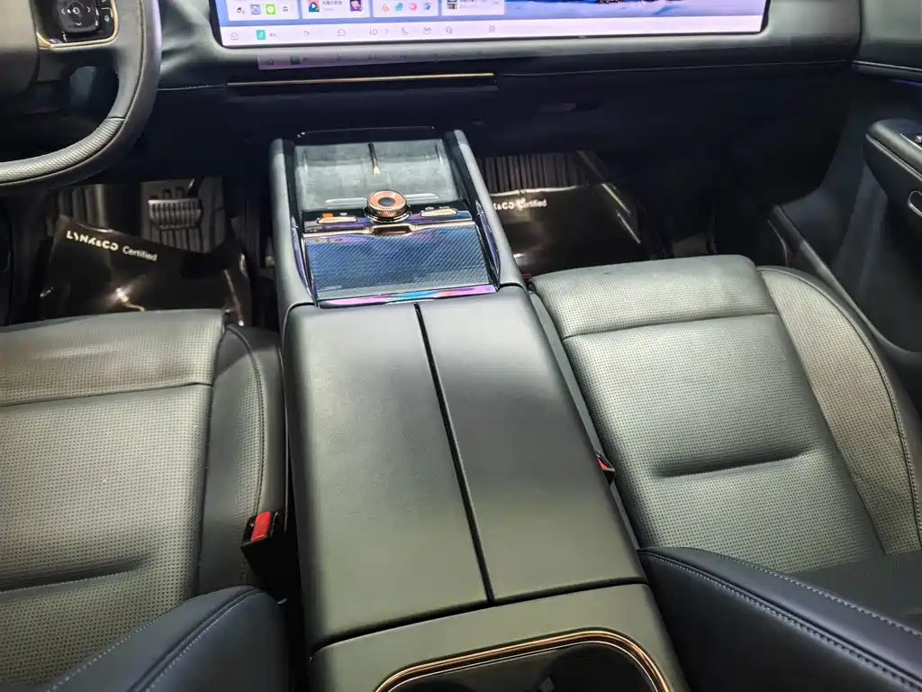 Lynk & Co 900 — миниатюра 10