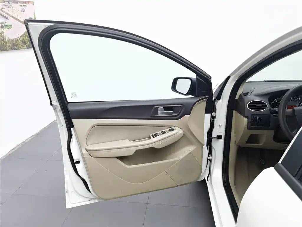 Ford Focus 2013 1.8L MT