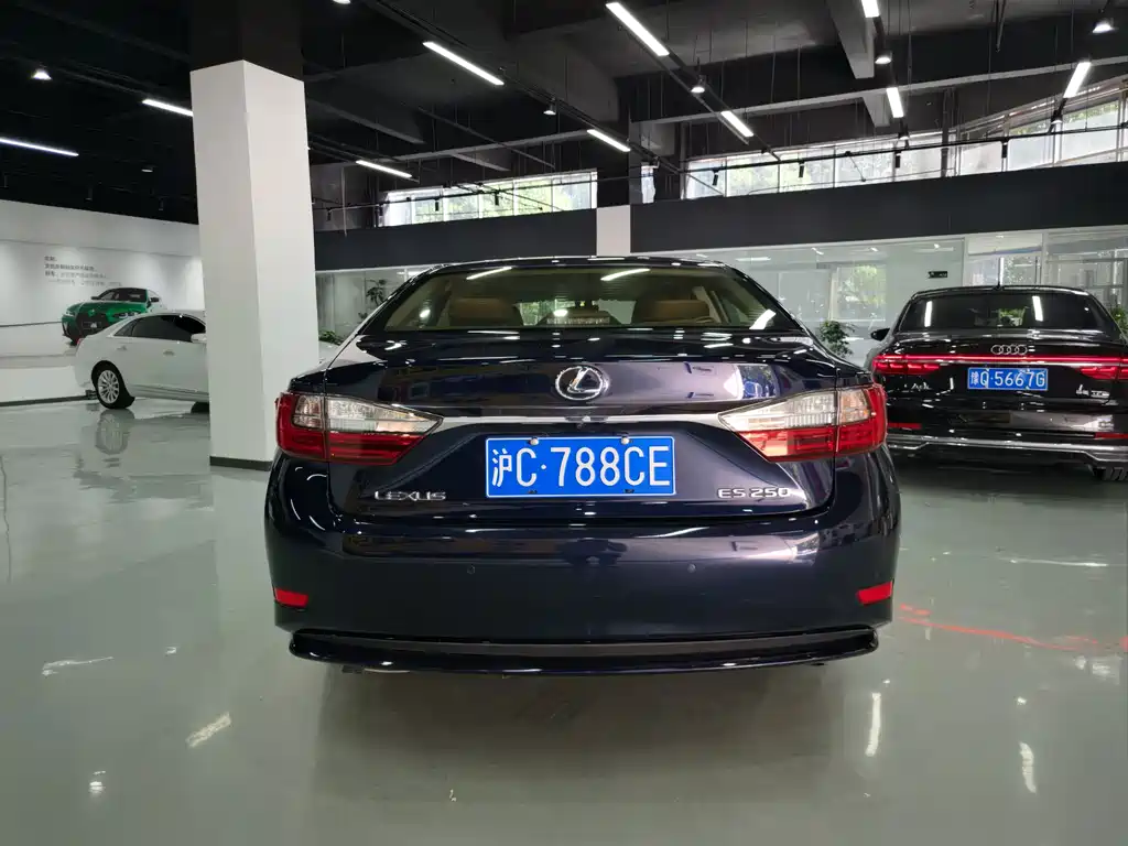 Lexus ES — миниатюра 11