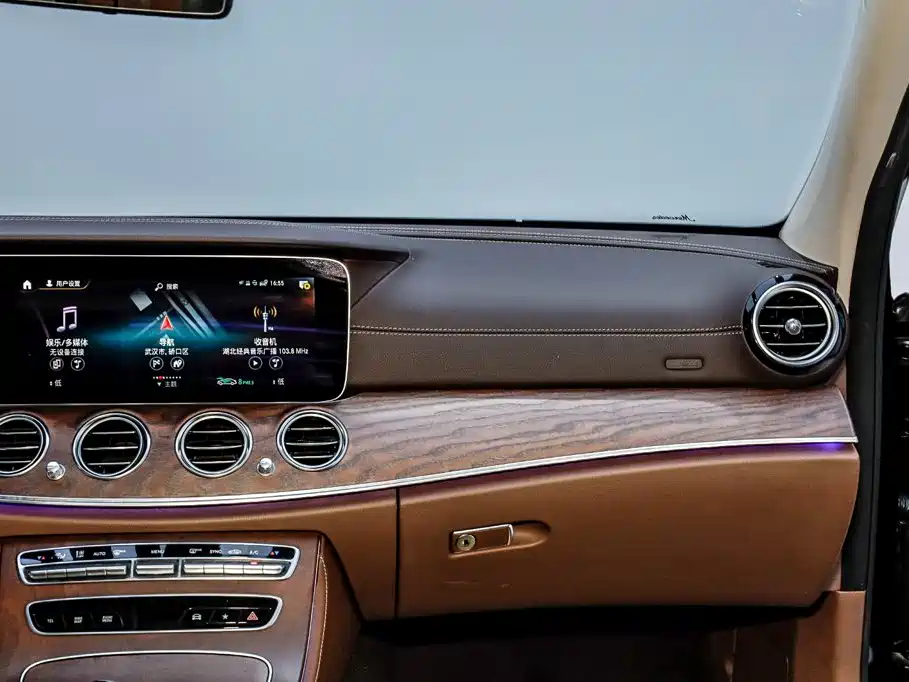 Mercedes-Benz E-Class — миниатюра 29