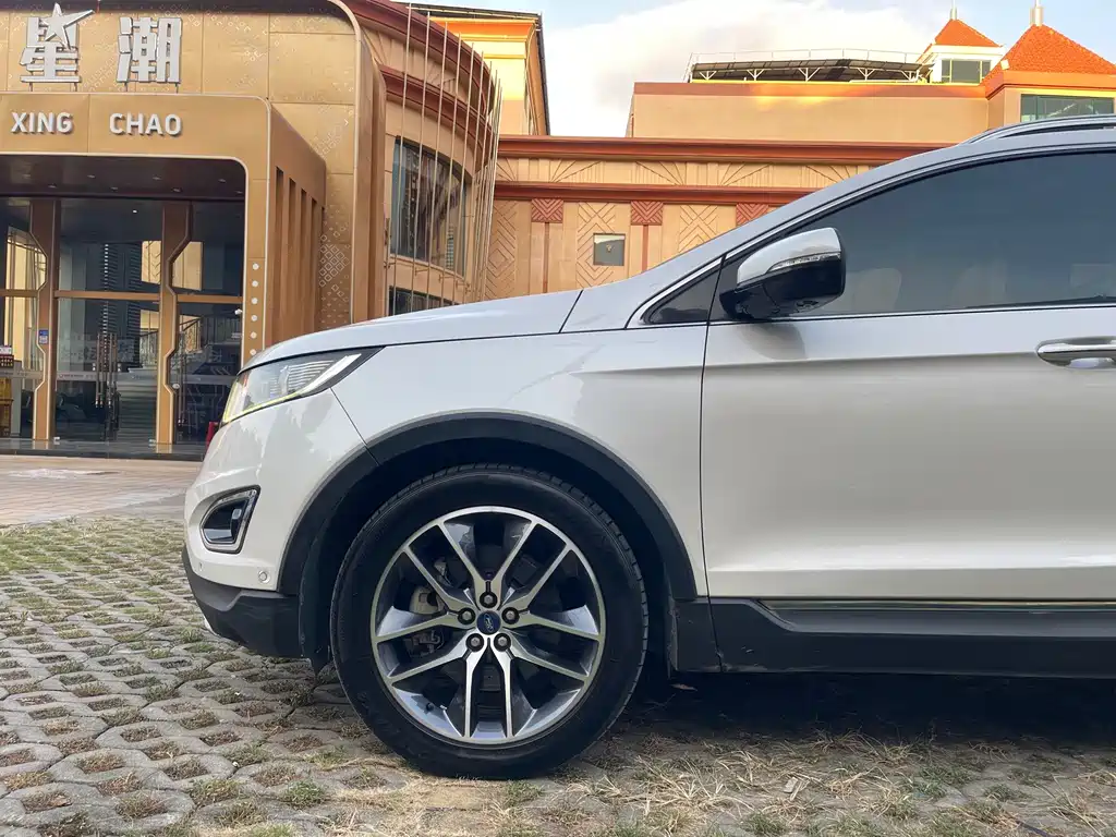 Ford Edge — миниатюра 8