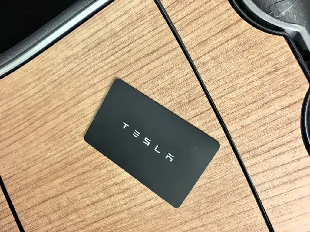 Tesla Model 3 — миниатюра 9