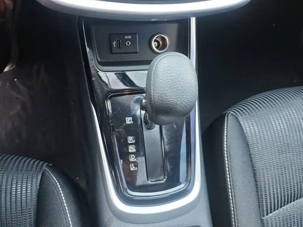 Nissan Tiida — миниатюра 14