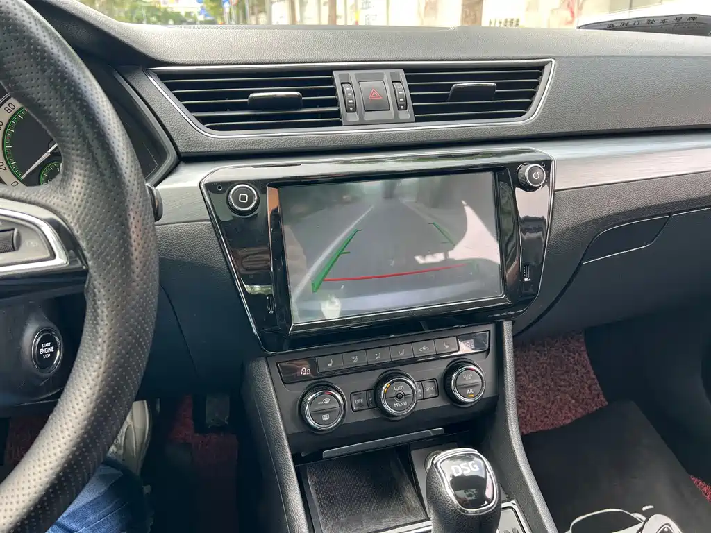 Skoda Superb — миниатюра 4