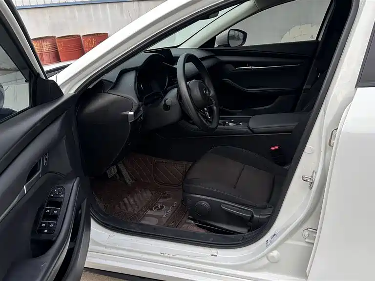 Mazda Mazda3 3 2021 2.0L AT