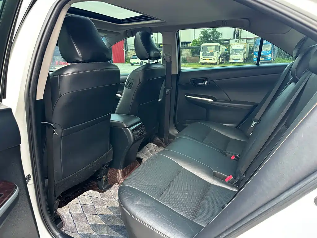 Toyota Camry — миниатюра 9
