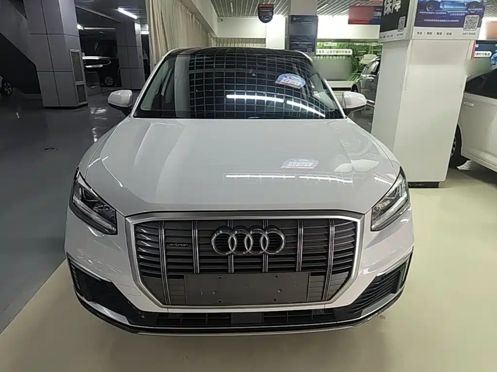 Audi Q2L e-tron — миниатюра 3