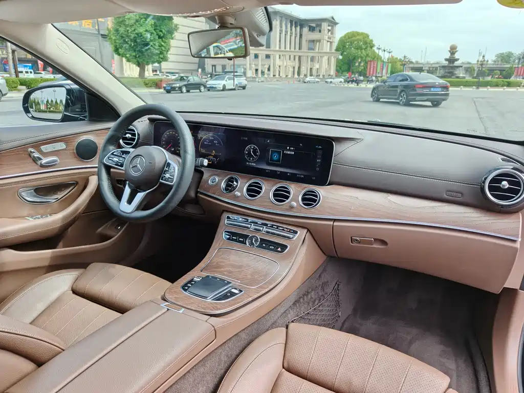 Mercedes-Benz E-Class — миниатюра 15