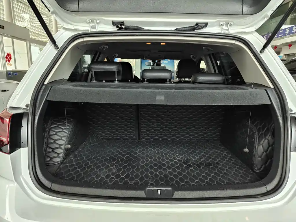 Volkswagen Golf 2018 230TSI AT Luxury